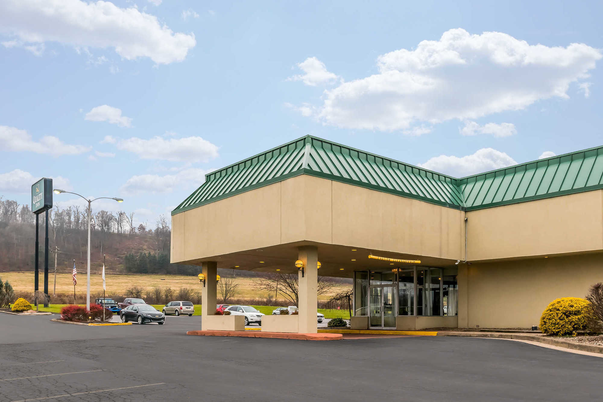 ホテル Baymont By Wyndham Milesburg エクステリア 写真